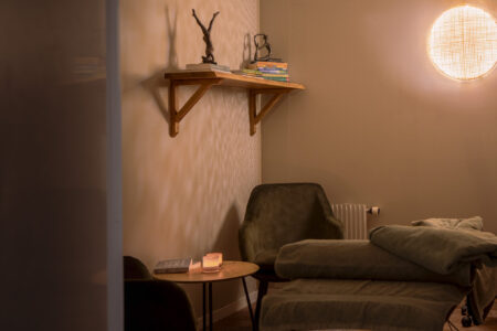 Varmt och ombonat rum för massagebehandlingar hos Health Power i Mjölby